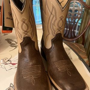 Boys size 3 Arita pacesetter boots